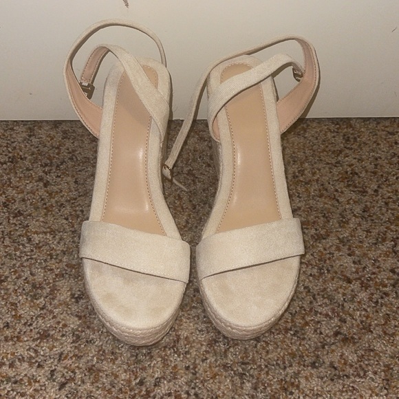 NEW❗️Tan Ankle Strap Wedges❕ - Picture 1 of 4